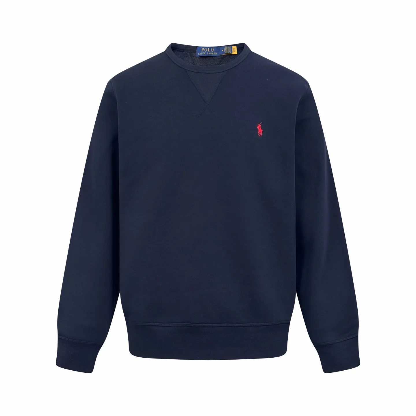 P280 Ralph Lauren logo embroidered sweatshirt. Customized cloud-like honey cotton fleece sweatshirt material. It feels delicate and comfortable against the skin. A touch of midnight navy blue is the main color. Exquisite red pony logo is embellished. It is highly recognizable. It has a breath of freedom and vitality. A symphony of pure and smart colors. It outlines a high-end silhouette with extreme simplicity. It becomes the smart focus of the vision and shows the taste in silence. Process 1: Using imported machine embroidery process Use advanced computer control systems and precision mechanical components to achieve the iconic pony embroidery operation with high precision and smooth and delicate lines. Process 2: Use the Hasuo process and sew with a specific machine. The Hasuo fastness is high and adds visual effects. It is time-consuming and labor-intensive. Process 3: The fabrics are washed and have a better hand feel. Not easy to deform. Not easy to shrink. Not easy to fade. Maintain long-term beauty. Accessories: Customized 1:1 Ralph Lauren trademark. Version: Fitted fit Size: S M L XL Style number: 25296